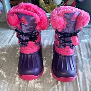 Snow boots